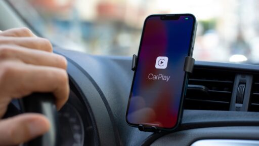 6 Aplikasi Podcast Terbaik Untuk Apple CarPlay yang Harus Dicoba